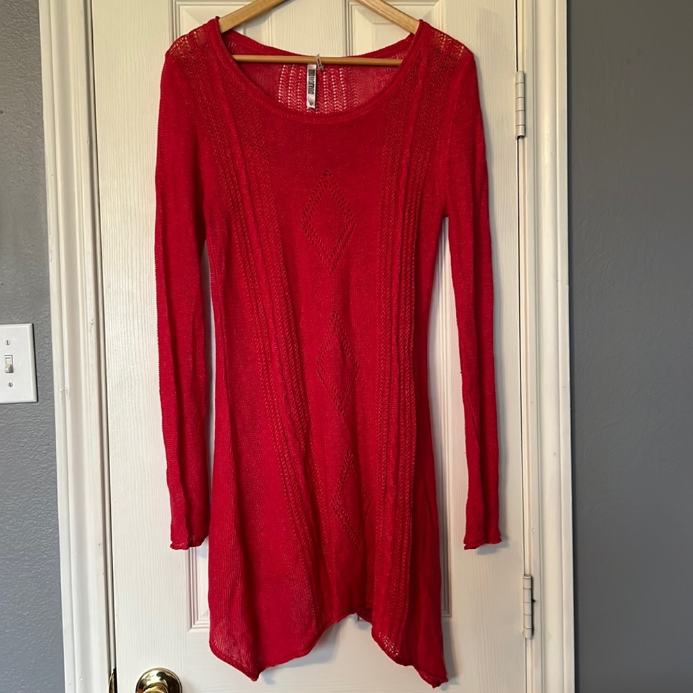 Monoreno Red sweater dress with red lining.